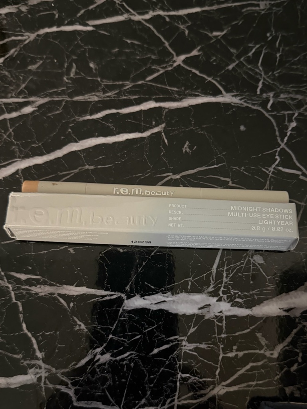 R.e.m beauty MIDNIGHT SHADOWS
MULTI-USE EYE STICK LIGHTYEAR